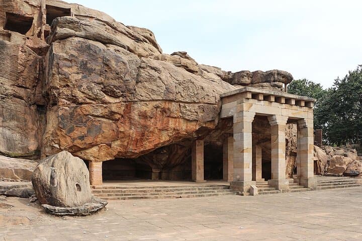 Explore the Khandagiri & Udayagiri Caves: A Half-Day Historical Tour from Bhubaneswar photo 2