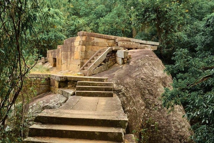 Ritigala, Kala Wewa & Namal Uyana: Full-Day Natural and Archaeological Circuit from Dambulla