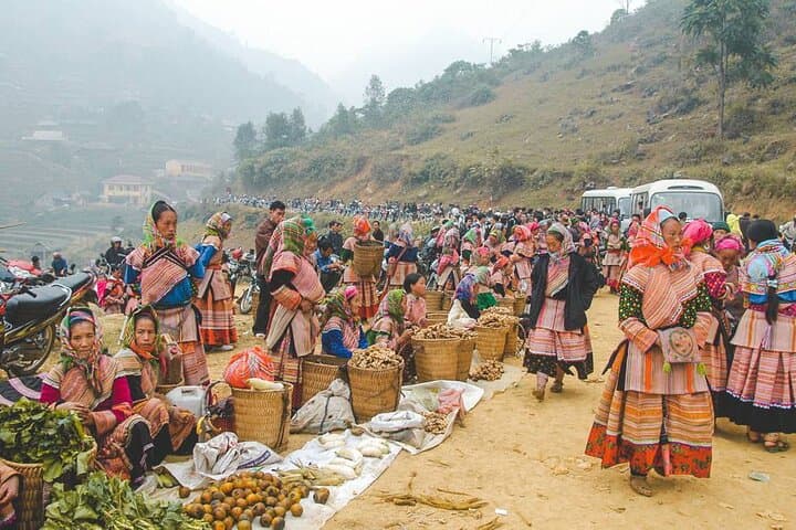 Three-Day Lao Cai Circuit: Cao Son, Lung Khau Nhin Market & Sapa photo 3