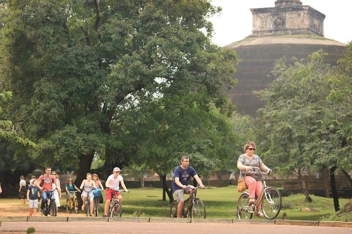 Cycling Polonnaruwa Ancient Ruins: Parakrama Samudra Historic Bike Tour photo 6