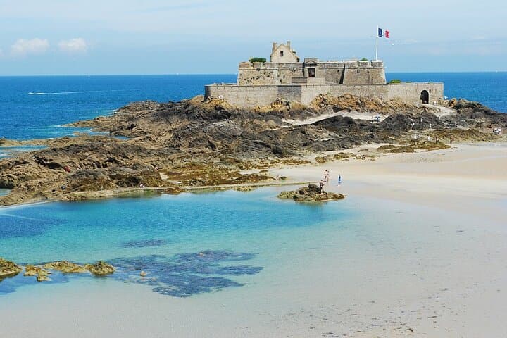 Private 2-Hour Walking Tour of Saint-Malo: Official Guide to the Walled City