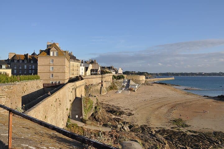 Private 2-Hour Walking Tour of Saint-Malo: Official Guide to the Walled City photo 3