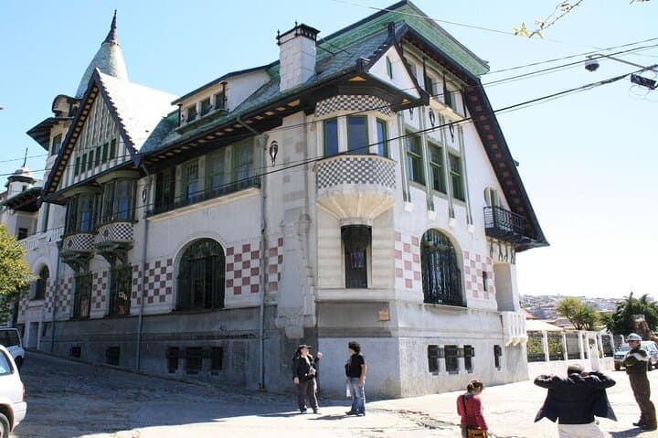 Valparaíso World Heritage Walking Tour — Paseos, Funiculars & Murals photo 3