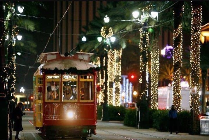 New Orleans Holiday Walking Tour: Jingle Bells & Beer Through the French Quarter photo 4