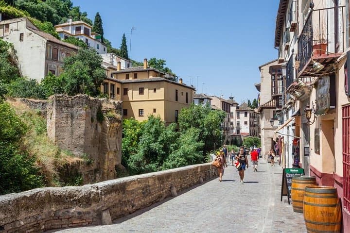 Granada River Hike: 15km City-to-Fields Walking Tour