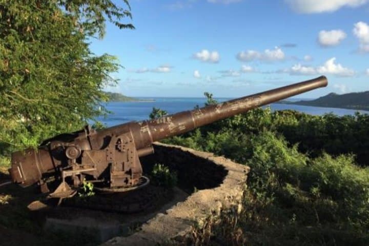 Bora Bora Off-Road 4x4 Sightseeing Tour — Faanui Valley, WWII Sites & Pareu Workshop photo 4