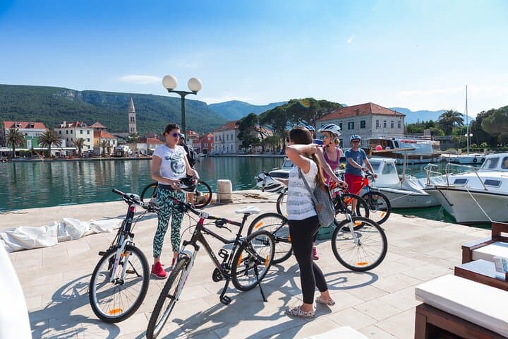 Cycle Hvar: 27 km Stari Grad to Vrboska Bike Tour photo 5