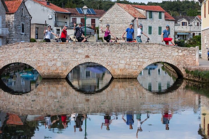 Cycle Hvar: 27 km Stari Grad to Vrboska Bike Tour photo 6