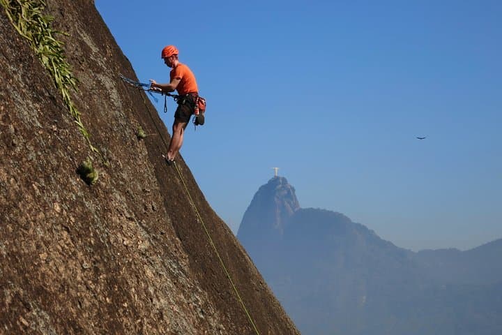 Learn to Rock Climb on Morro da Babilônia — Urca Climbing Class with Sugarloaf Views photo 5