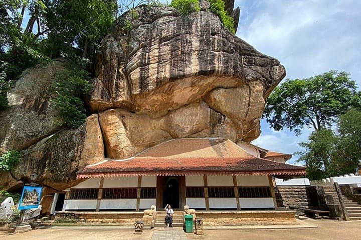 Wayamba Triangle Day Tour from Kandy — Kurunegala Elephant Rock & Ridi Viharaya photo 2