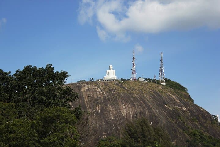Wayamba Triangle Day Tour from Kandy — Kurunegala Elephant Rock & Ridi Viharaya photo 4