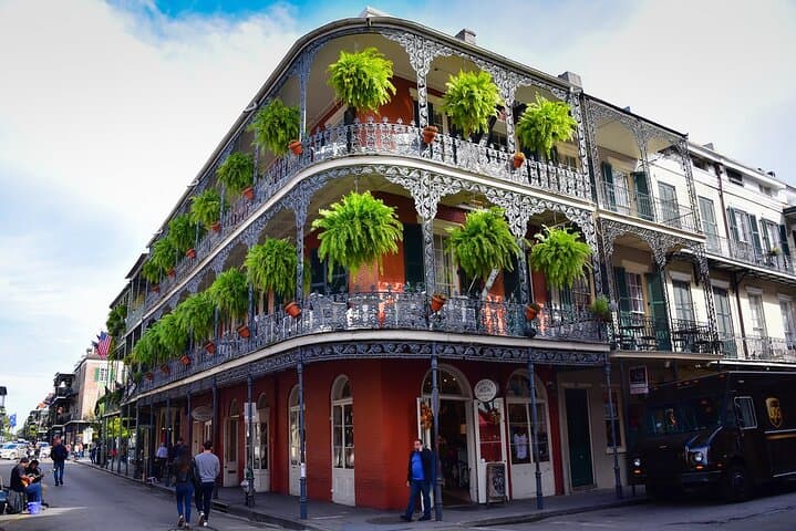 Drunken Turkey Hunt: French Quarter Scavenger & Haunted Pub Walk in New Orleans photo 6