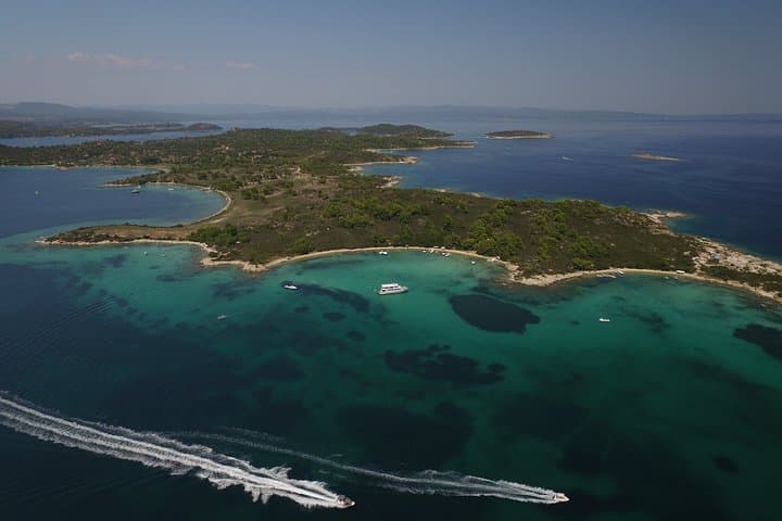Blue Lagoon & Vourvourou Lunch Cruise from Ouranoupolis — Halkidiki Day Cruise with Swimming and Souvlaki