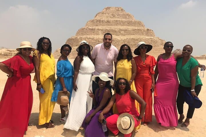Giza Pyramids Private Day Tour: Sphinx, Saqqara & Lunch with Egyptologist