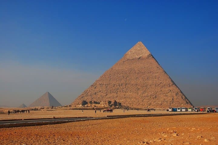 Golden Spot Pyramids and Camel Tour — Private Giza Experience
