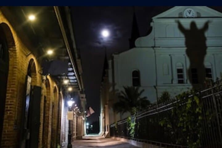 Drunken Turkey Hunt: French Quarter Scavenger & Haunted Pub Walk in New Orleans photo 4