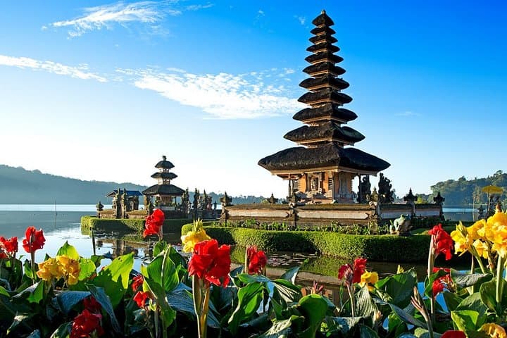 Bali Private Instagram Tour — Banyumala, Handara Gate, Ulun Danu & Wanagiri Guide photo 2