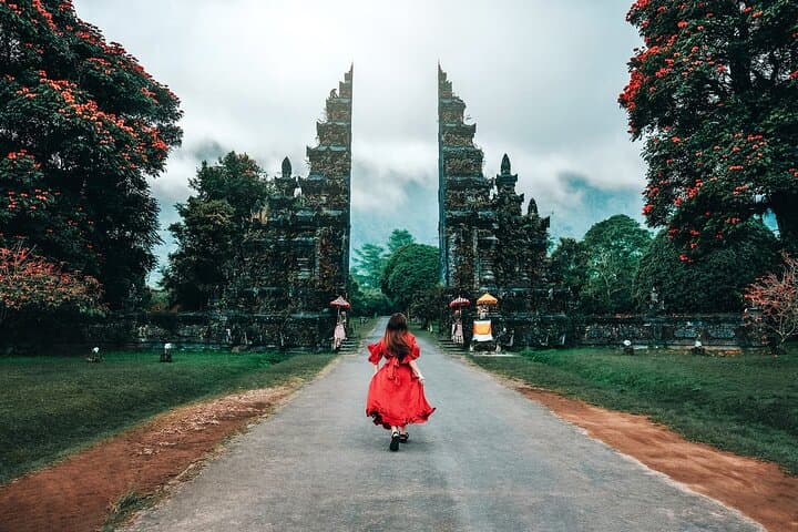 Bali Private Instagram Tour — Banyumala, Handara Gate, Ulun Danu & Wanagiri Guide photo 4