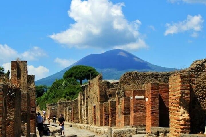Pompeii Food and Wine Tour from Sorrento: Ruins, Vesuvius Views & Lacrima Christi Tasting photo 6