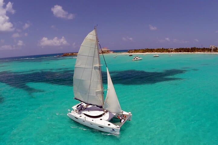 All-Inclusive Catamaran to Isla Mujeres from Cancun: Snorkel, Beach Club & Open Bar