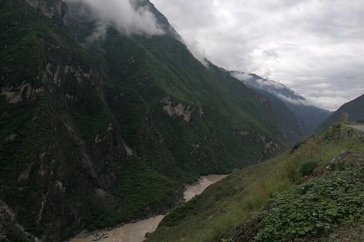 Tiger Leaping Gorge Day Tour from Lijiang: Upper Gorge & First Bend