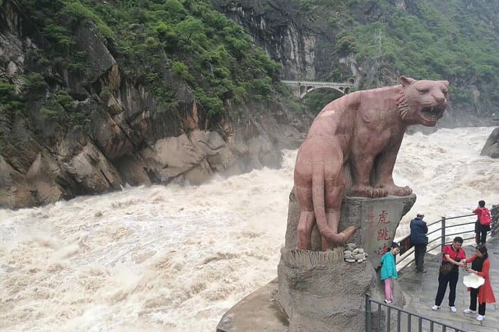 Tiger Leaping Gorge Day Tour from Lijiang: Upper Gorge & First Bend photo 5