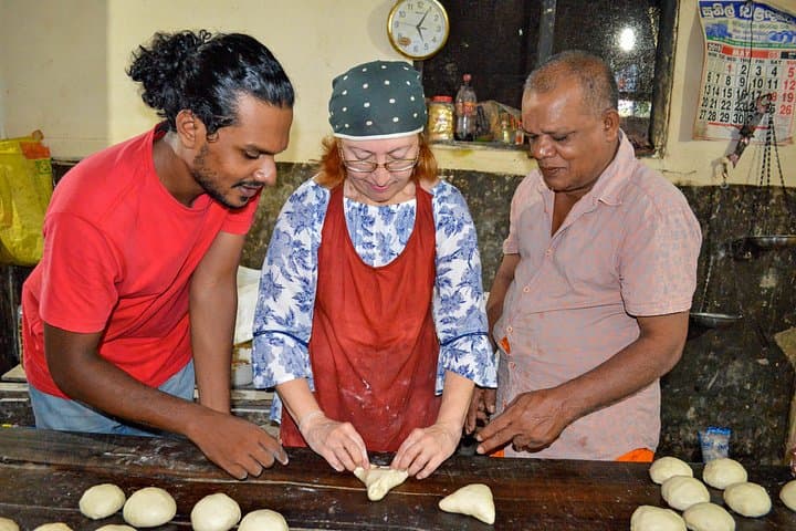Hands-On Sri Lankan Bakery Experience in Panadura: Clay Ovens & Local Bakes photo 4