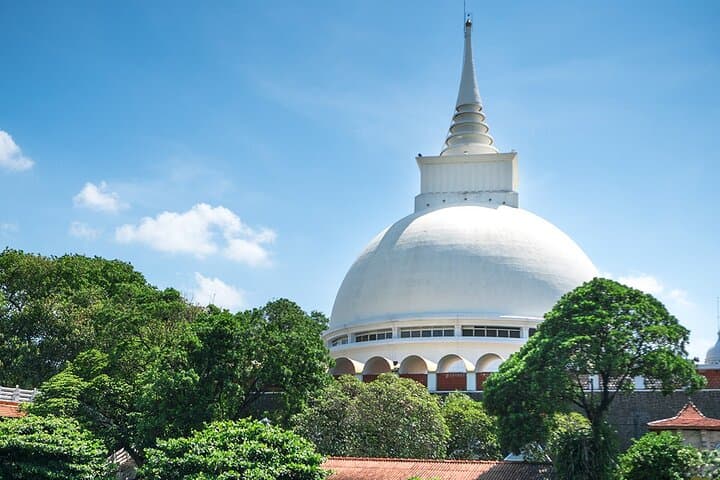 Kalutara Temple & Lunuganga Day Tour from Bentota: Geoffrey Bawa’s Garden and the Hollow Dagoba