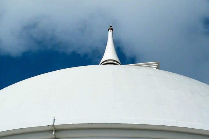 Kalutara Temple & Lunuganga Day Tour from Bentota: Geoffrey Bawa’s Garden and the Hollow Dagoba photo 2