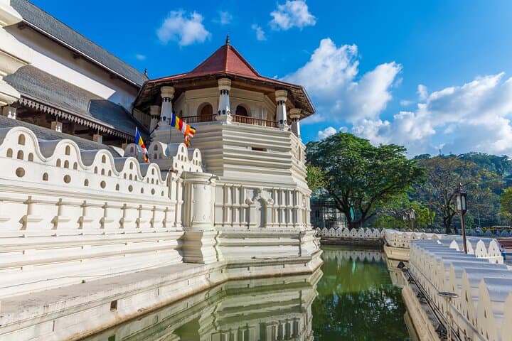 Open-Deck Kandy City Tour — Half-Day Loop to the Temple of the Tooth photo 6