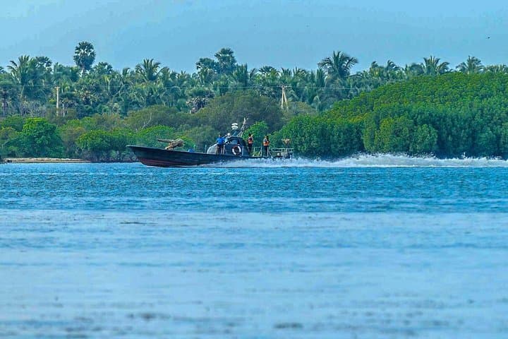 Kalpitiya Lagoon Boat Tour: Mangroves, Birdwatching & Sand Dunes photo 2