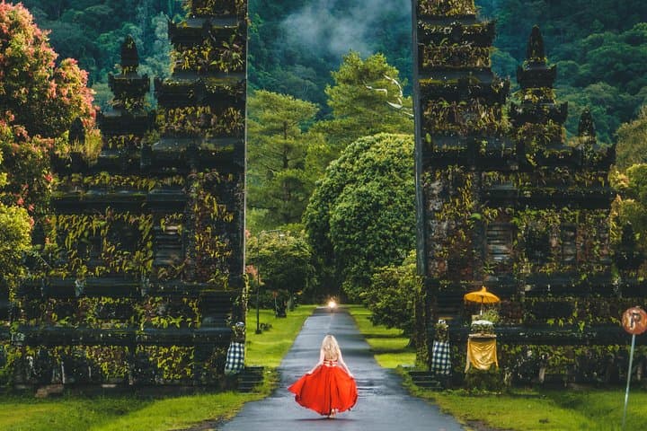 Bali Private Instagram Tour — Banyumala, Handara Gate, Ulun Danu & Wanagiri Guide photo 3