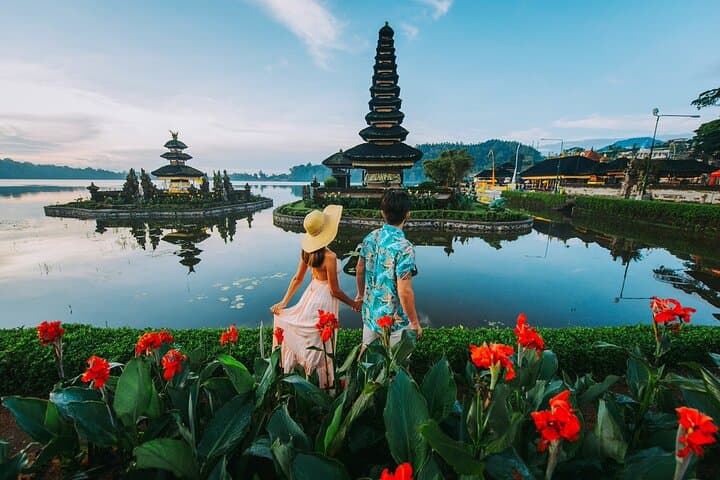 Bali Private Instagram Tour — Banyumala, Handara Gate, Ulun Danu & Wanagiri Guide
