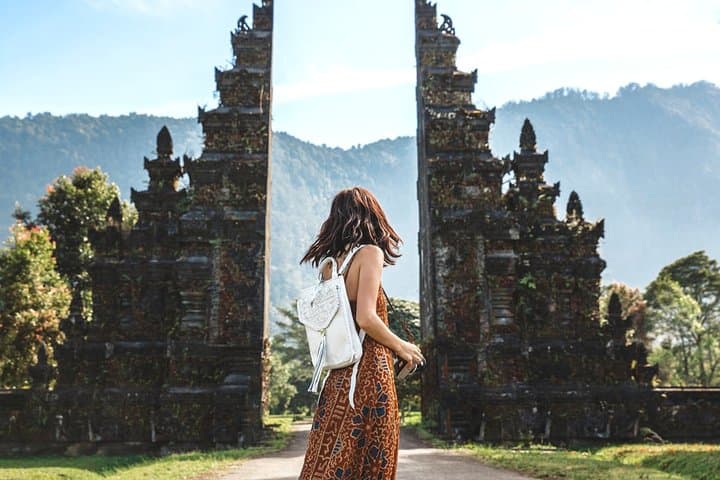 Bali Private Instagram Tour — Banyumala, Handara Gate, Ulun Danu & Wanagiri Guide photo 5