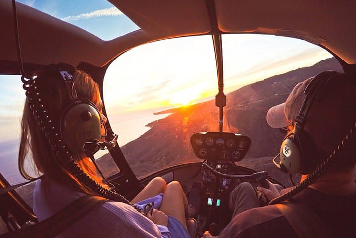 Los Angeles Helicopter Tour: Hollywood and Beaches from Above