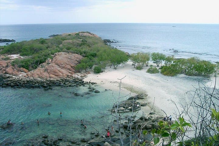 Trincomalee Day Excursions: Thiru Koneswaram, Fort Frederick & Pigeon Island Snorkel photo 1