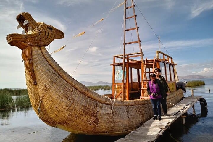 Lake Titicaca Huatajata Reed Boat Builders & Pariti Island Tour from La Paz
