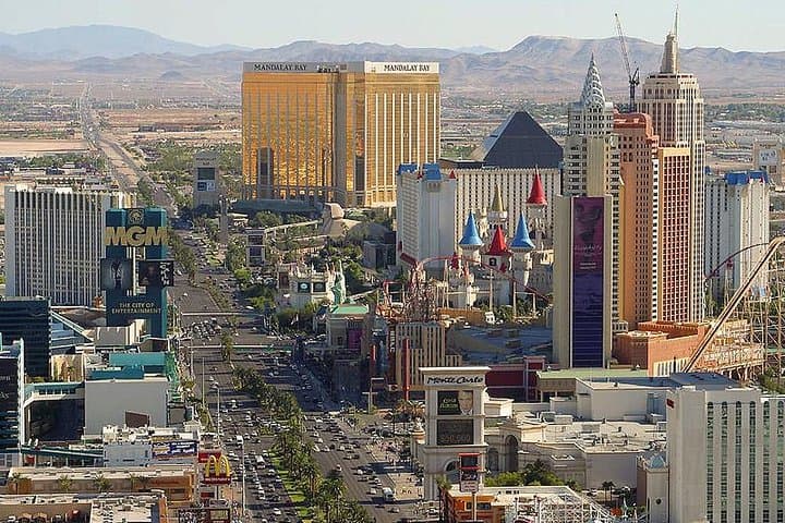 Private 3-Hour Guided Walk Along the Las Vegas Strip: Lights, History & Insider Routes photo 1