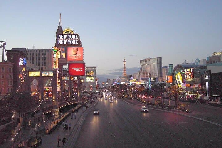 Private 3-Hour Guided Walk Along the Las Vegas Strip: Lights, History & Insider Routes photo 2