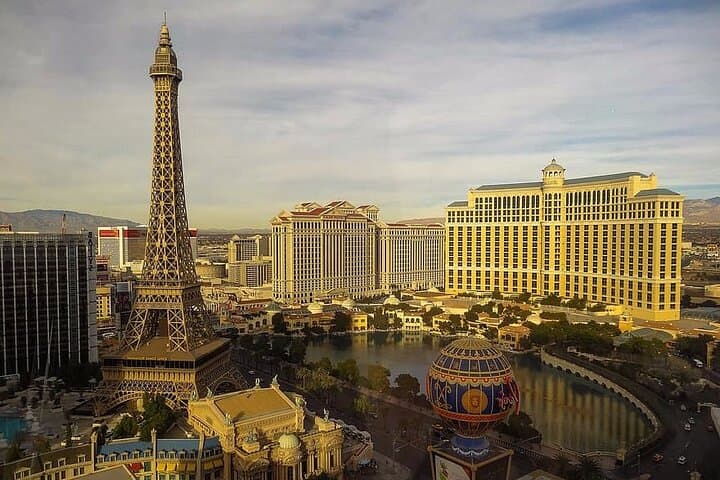 Private 3-Hour Guided Walk Along the Las Vegas Strip: Lights, History & Insider Routes photo 3