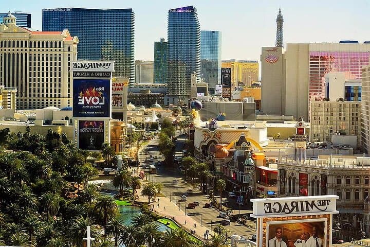 Private 3-Hour Guided Walk Along the Las Vegas Strip: Lights, History & Insider Routes photo 4