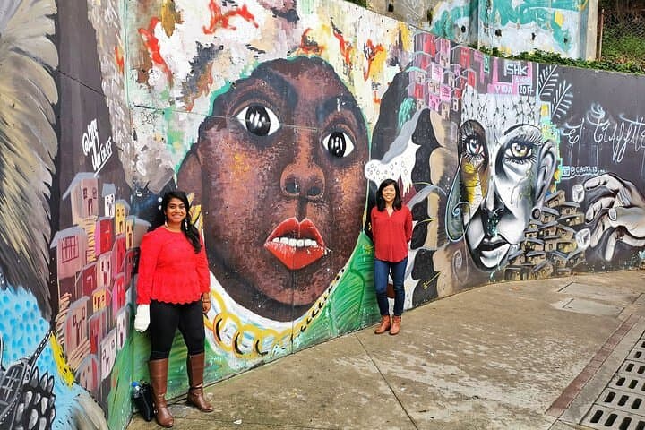Guatapé, Comuna 13 & El Peñol: Private Day Tour from Medellín