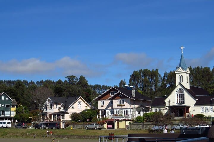 Scenic Lake Llanquihue Circuit: Frutillar, Ensenada & Osorno Views