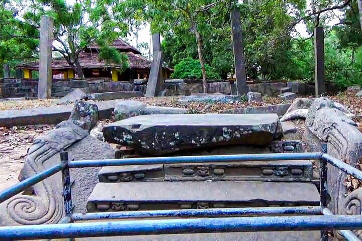 Temple Run: Ancient Caves & Monasteries Tour from Arugam Bay photo 3