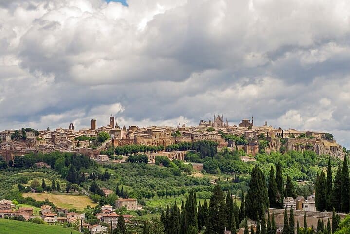 Day Trip from Rome to Civita di Bagnoregio and Orvieto: Hilltop History & Cathedral Art photo 3