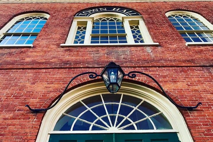 Salem Merchants and Mansions: Guided Architecture Walking Tour of Historic Salem