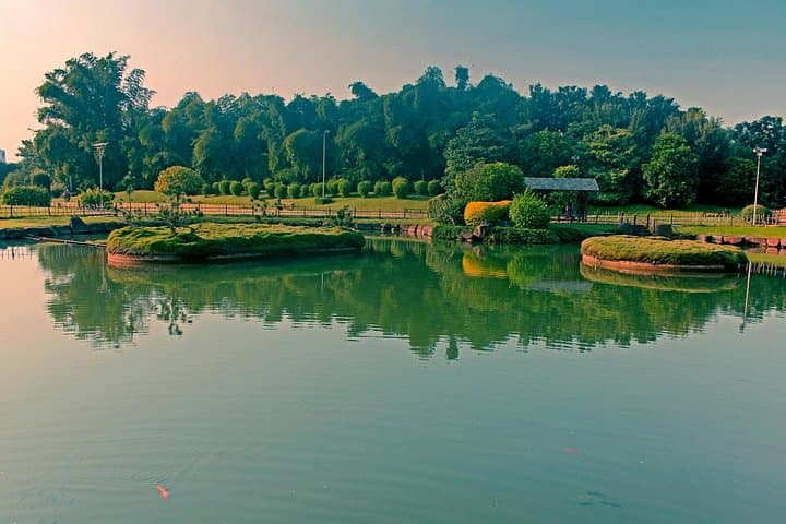 Nature Trails of Aurangabad: 2-Hour Guided Walk to Salim Ali Lake & Himayat Bagh