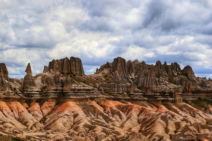 Colca Canyon 2-Day Tour: Cruz del Condor & Chocolaqa Stone Forest Adventure