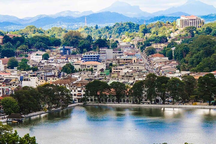 From Beruwala Beaches to Kandy: Full-Day Private City Tour