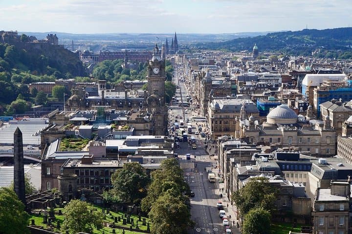 Edinburgh Old Town Private Walking Tour: Royal Mile, Greyfriars & Hidden History photo 2